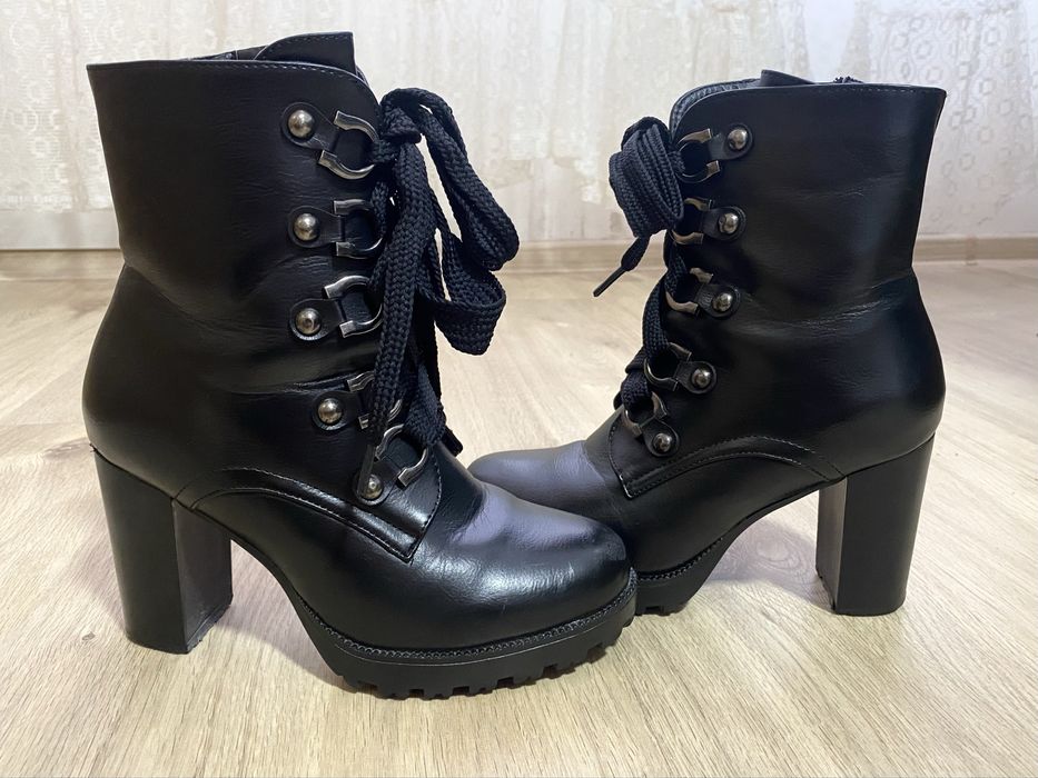 Боти на ток с връзки и цип