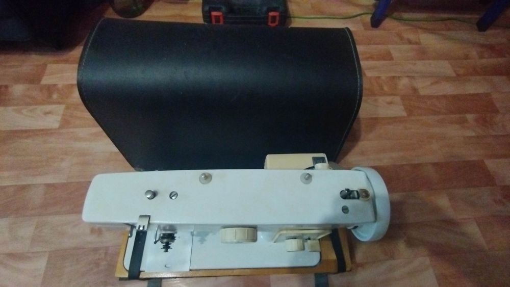 Швейная машинка - Чайка 132м