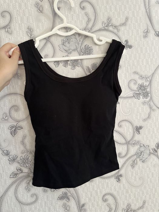 Белая и черная майка