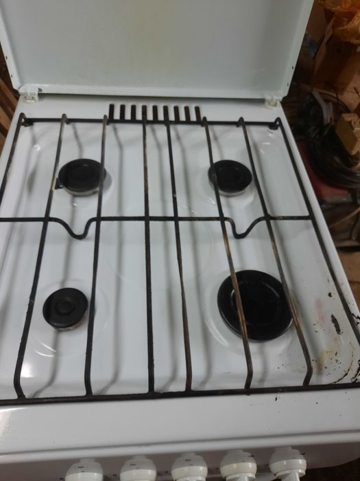 Продам газ плиту .