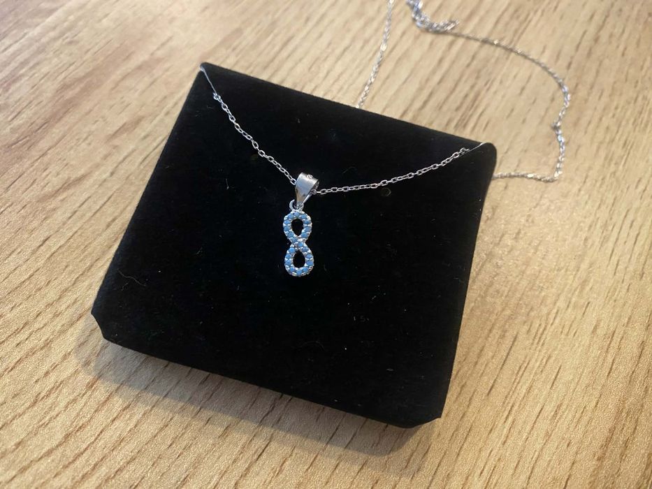 Vând lănțișor cu pandantiv “infinit” din argint
