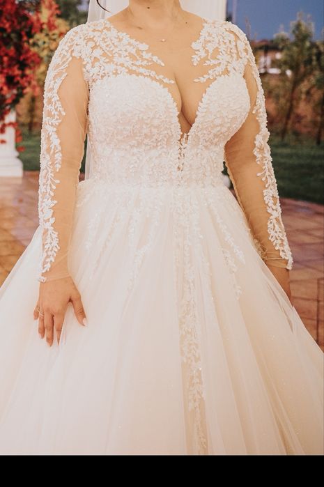 Vând rochie de mireasă model prințesă, culoare ivory.