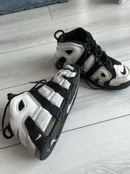 Adidasi Nike Uptempo