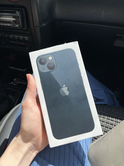 Продам iPhone 13