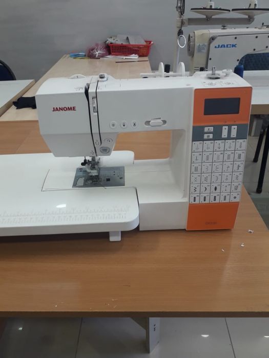 Петельная машинка Janome