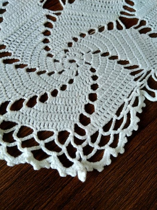 Плетива, салфетки, каре, декорация на една кука.