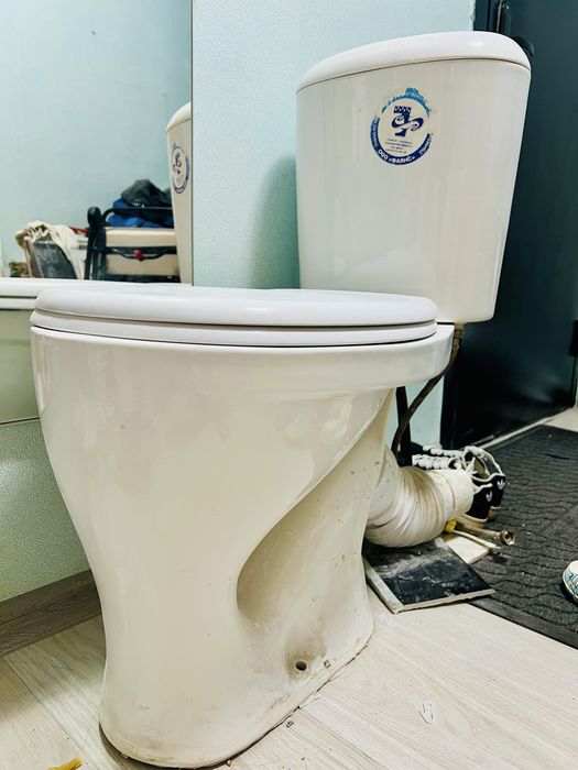 Унитаз б/у можно на дачу или стоителям!