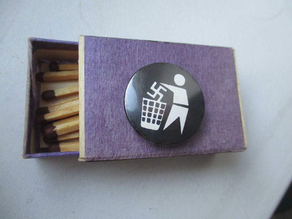 Антифашистка значка