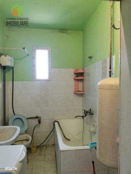 Casă cu teren mare, Acățari