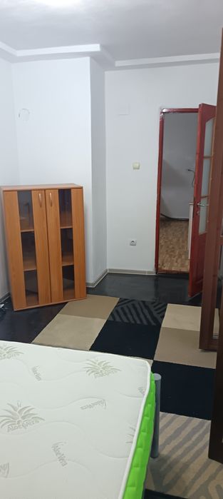 Inchiriez apartament decomandat