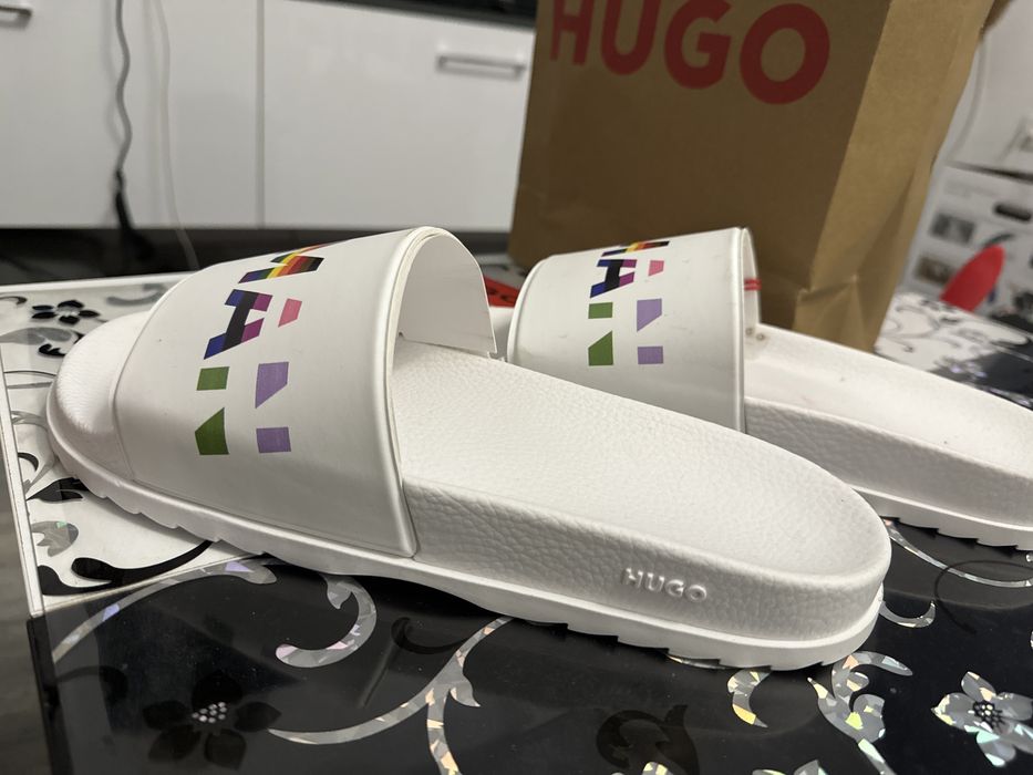 Чехли Hugo Boss - Humanic