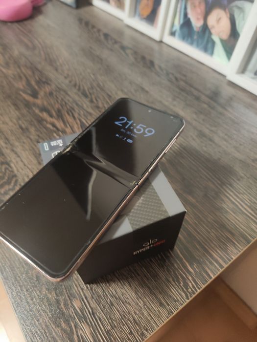 Продавам Samsung galaxy z flip5 512 гигабайта в отлично състояние