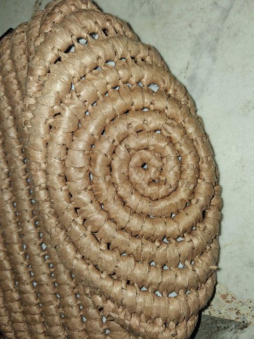 Много стилна чанта. Кожа и raffia