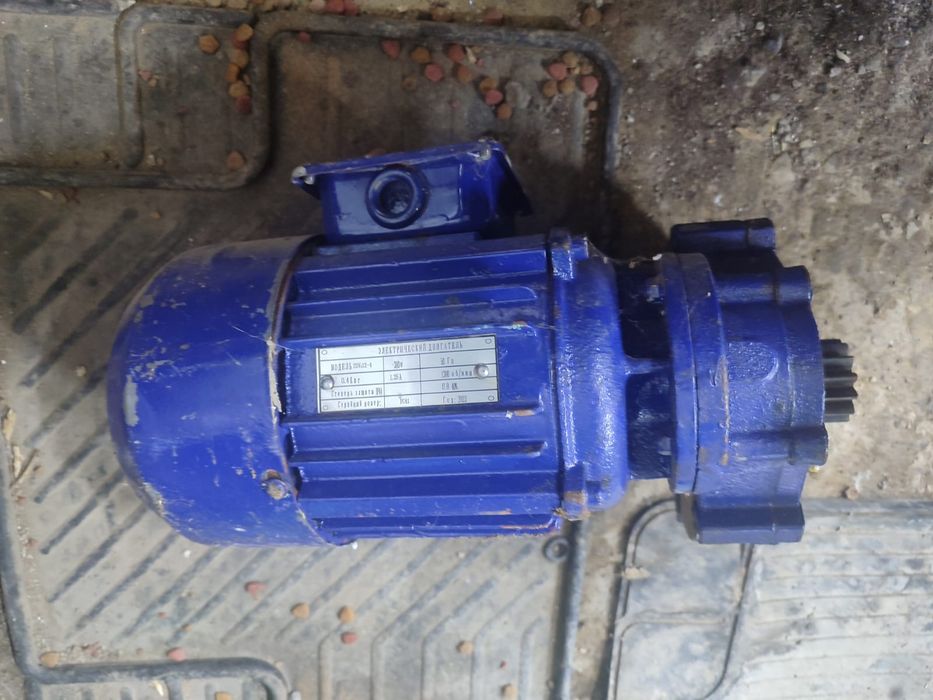 Миксер для перемешивания жидкостей