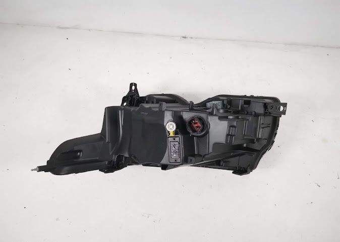 Фар Дясно оригинално НОВ Вог Ленд Роувър / Far Desno origilano NOV Vog