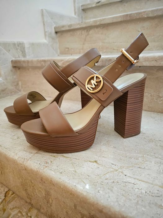 MK дамски сандали на ток