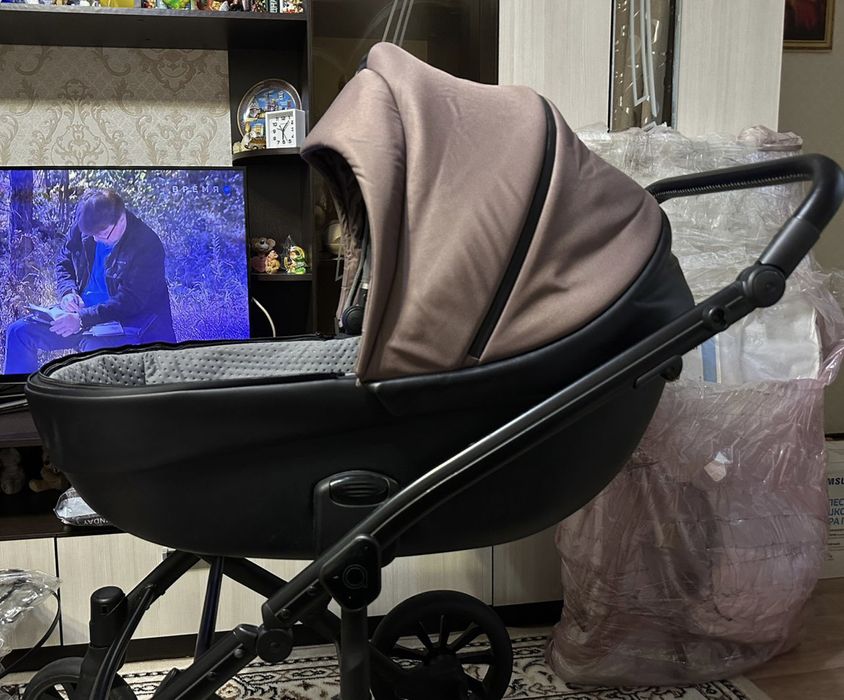 Продам коляску anex
