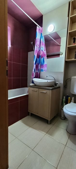 Apartament (3 camere)  decomandat de închiriat