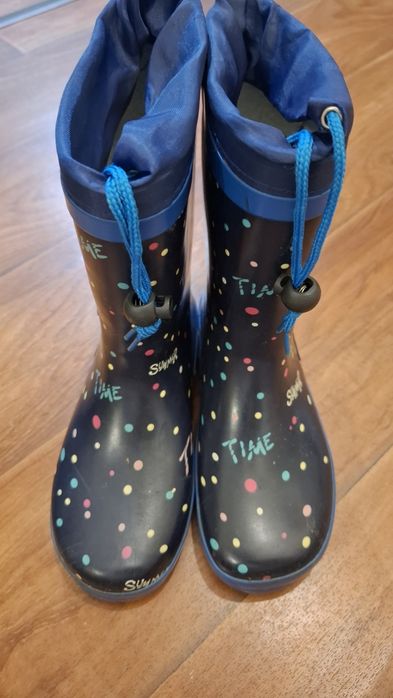 Резиновые боты и дождевик