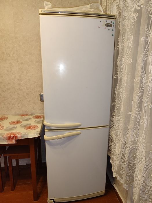 Продается холодильник Атлант