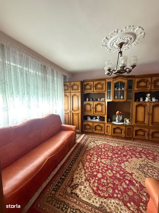 2  camere la etajul 3, centrala, termopan, izolat, zona Milcov