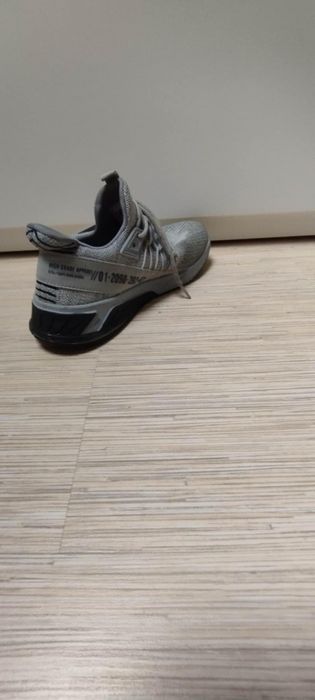 Маратонки номер 40 и 42