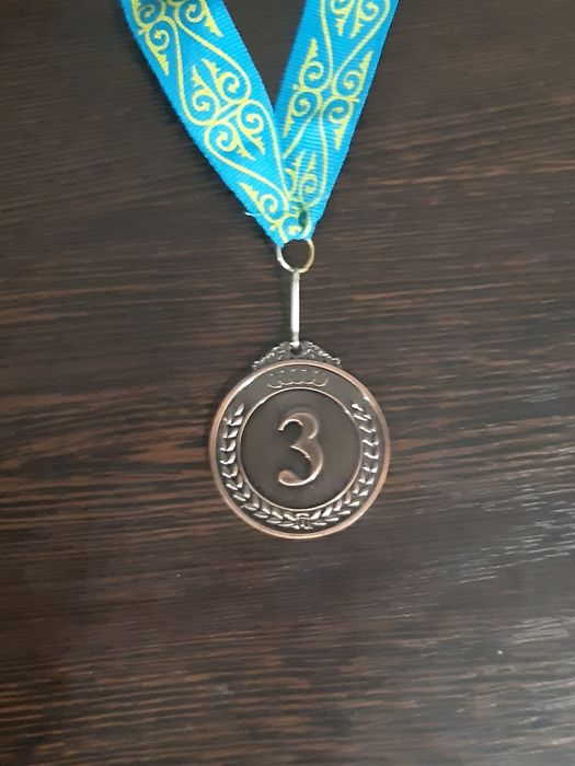 Продам медали|ремешок в подарок