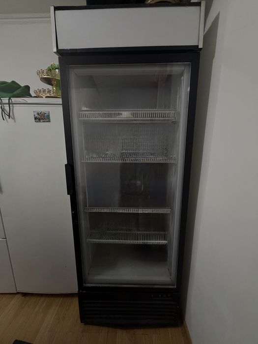 Холодильник витринный