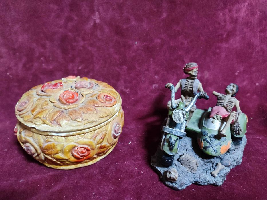 Bibelouri "comuniste", diferite forme si materiale