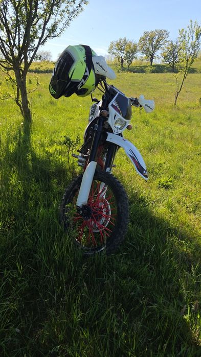 Vând sau schimb enduro AJP 240