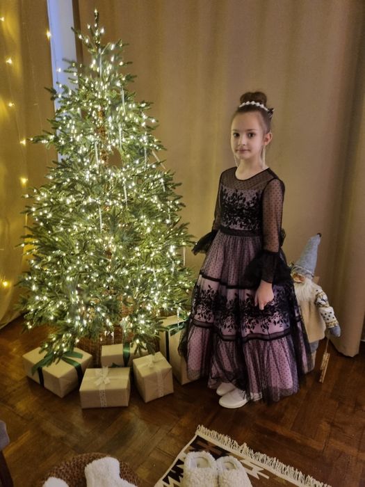 Продам платье на девочку 8-9 лет