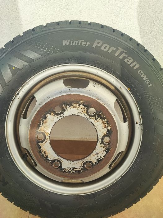 Джанта 5.5J 6x117 с чисто нова гума Kumho Winter 195/75/16