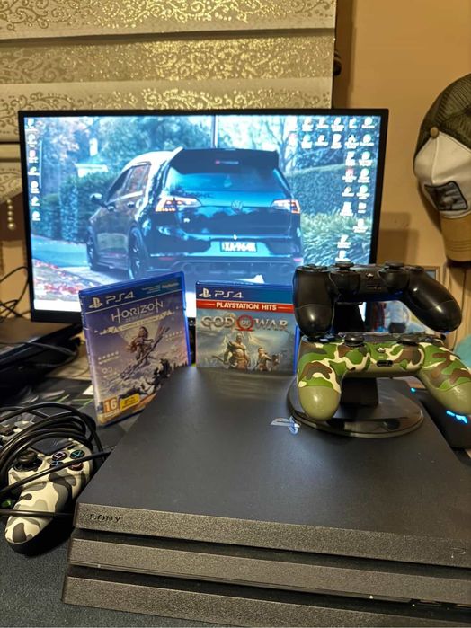 PS4 PRO в много добро състояние