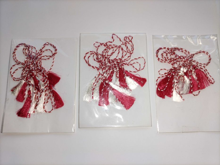 Продавам мартеници