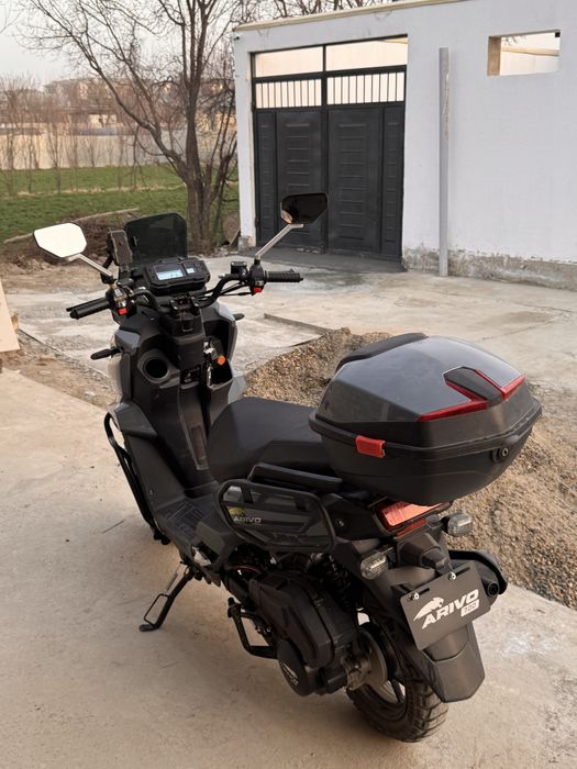 Mototsikl sotiladi Arrivo 700