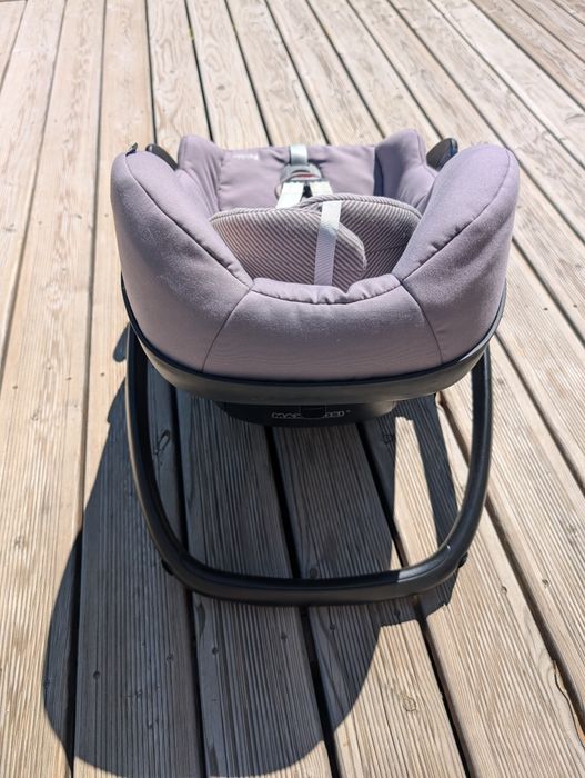 Maxi Cosi Pebble столче / кошче за кола 0-13кг + FamilyFix Isofix база