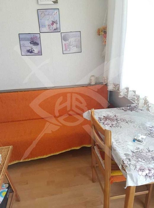 Дава се под наем Тристаен апартамент в Варна, Младост 1 - 65 кв.м за 300 € - Снимка #1