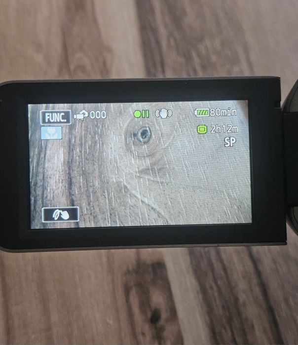 Canon LEGRIA HF R26 E + батерия + зарядно + чантичка