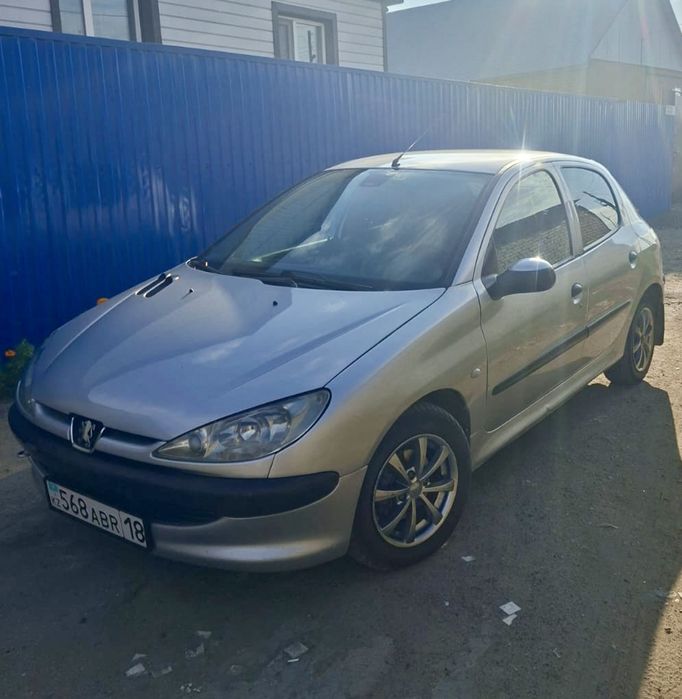 Продам машину Пежо 206