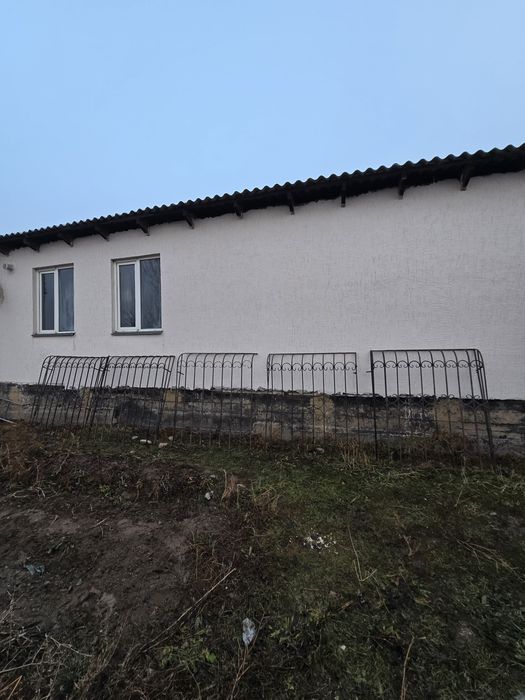 Металлическая решётка на окно