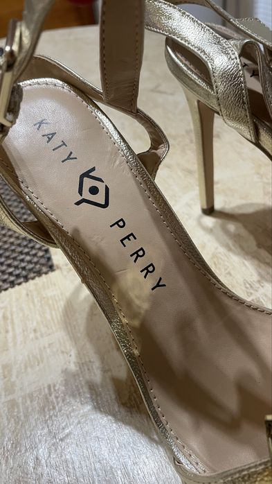 Сандали на ток 38р нови