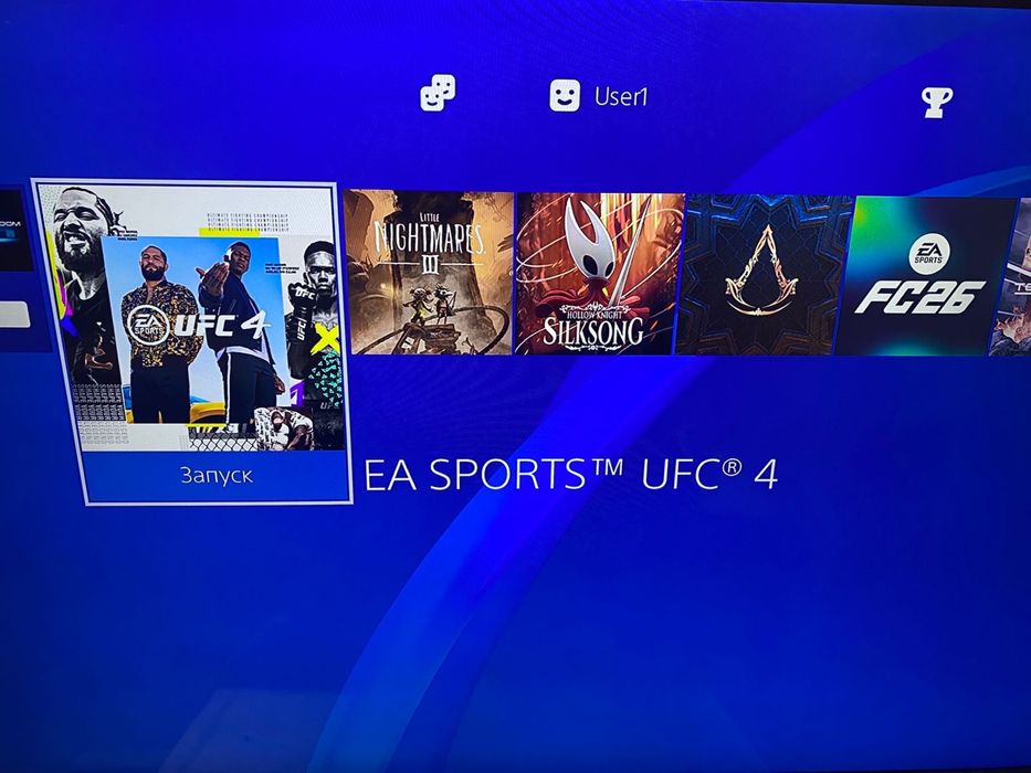 Продам прошитую PS4 500gb