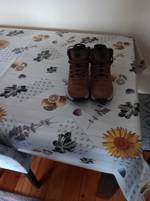 Продавам детски боти за момче