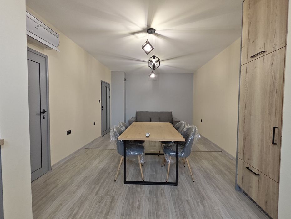 Заменям апартамент обзаведен