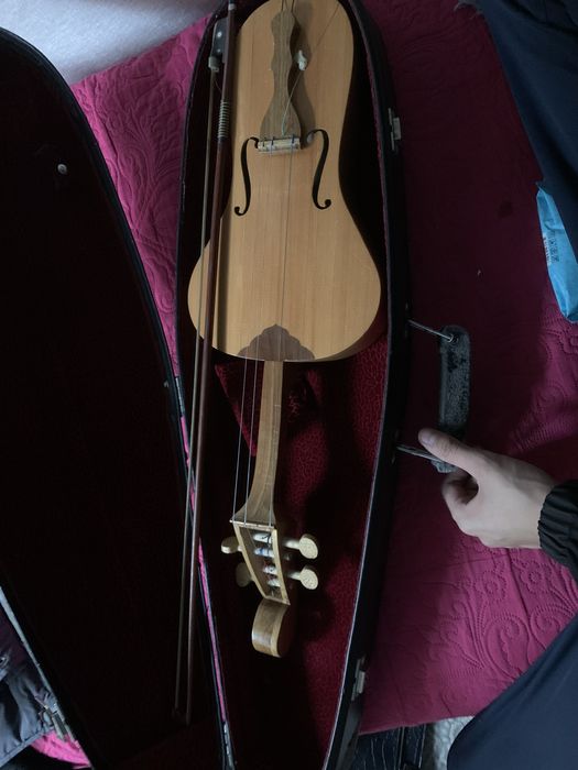 Қобыз сатылады.