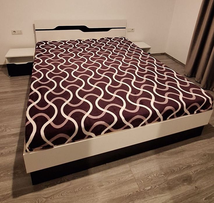 Dulap dressing 180x200 cu 4 uși - pat dormitor 160x200 somiera rabatabila cu 2 noptiere - comodă TV 260x55