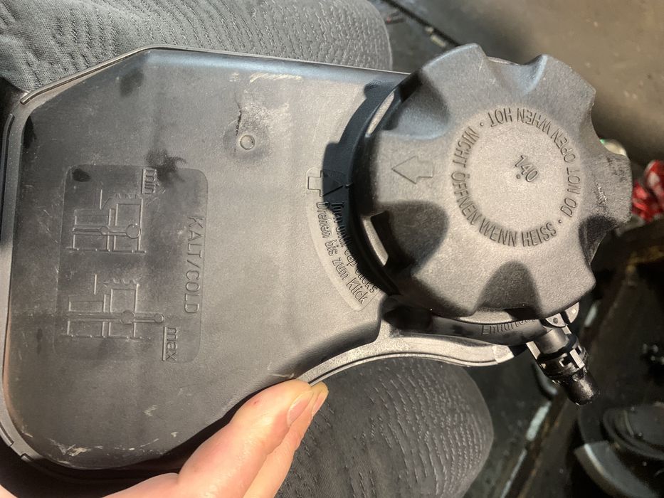 Казанче антифриз  за bmw e87