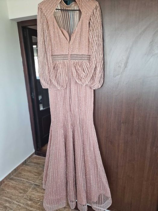 Rochie de seara, foarte spectaculoasa