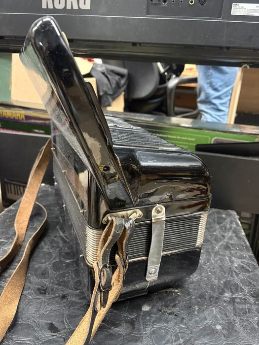 Acordoen Hohner Verdi 1A cu 60 de basi