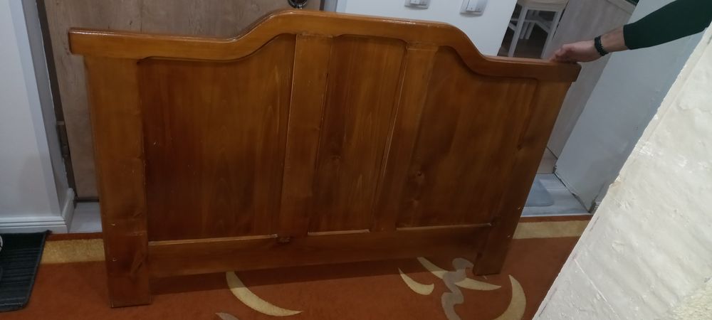 Vând pat din lemn brut plus altele